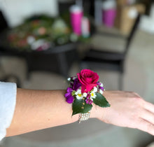 Load image into Gallery viewer, PROM Corsages & Boutonnières