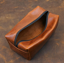 Load image into Gallery viewer, Leather Travel Bag
