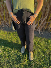 Load image into Gallery viewer, Risen Cargo Black Jeans

