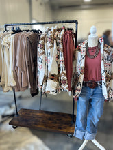 Load image into Gallery viewer, HIGH RISE STRAIGHT JEANS
