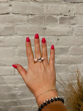 Load image into Gallery viewer, Queen of Hearts Ring
