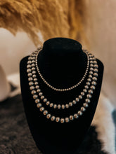 Load image into Gallery viewer, Simple Navajo Pearl Necklace
